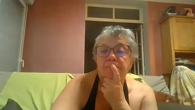 Snapshot of Vandeae44 chatting on October 2025 08:54:02 PM Vandeae44 online show from October 2025 08:54:02 PM