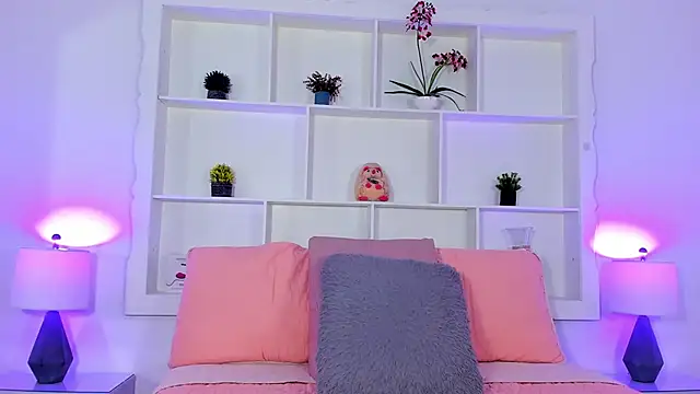 Jenifer Diaz online show from October 2025 01:17:02 PM