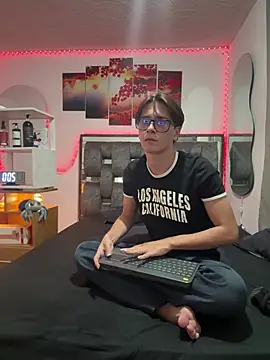 Alex and Fabian online show from May 2026 04:51:01 AM