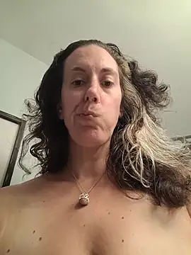 BonfireBonnie online show from July 2026 01:37:01 PM