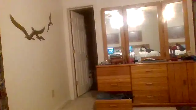 dcrick978 online show from September 2025 10:21:02 PM