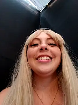 madelaine- online show from December 2024 10:42:02 PM