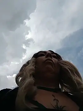 madelaine- online show from November 2025 06:20:02 PM