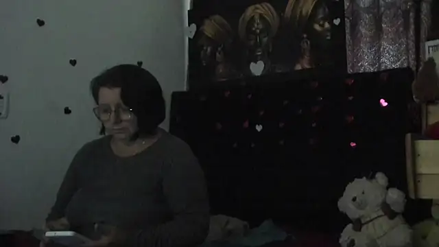 Evaaross 2345 online show from April 2026 12:33:02 PM