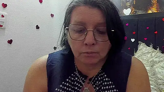 Evaaross 2345 online show from May 2026 08:15:01 PM