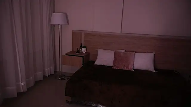 Snapshot of AliceShazaham_ chatting on February 2025 09:04:02 AM AliceShazaham online show from February 2025 09:04:02 AM