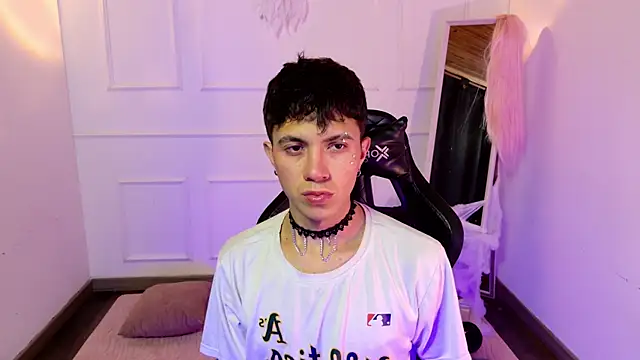 Snapshot of Justyn_Ross chatting on October 2025 02:45:01 AM Justyn Ross online show from October 2025 02:45:01 AM