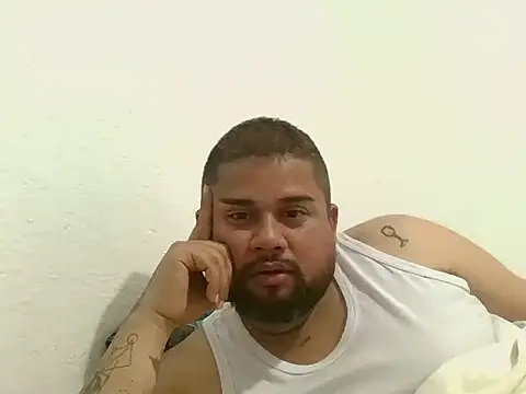 Snapshot of GABRIELGARCIA1313 chatting on January 2026 01:00:02 AM GABRIELGARCIA1313 online show from January 2026 01:00:02 AM