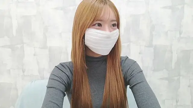 Snapshot of LOVE_MOMO_LOVE chatting on February 2026 10:47:01 AM LOVE MOMO LOVE online show from February 2026 10:47:01 AM