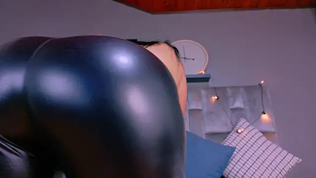 DulceAurora   online show from October 2025 10:49:02 AM