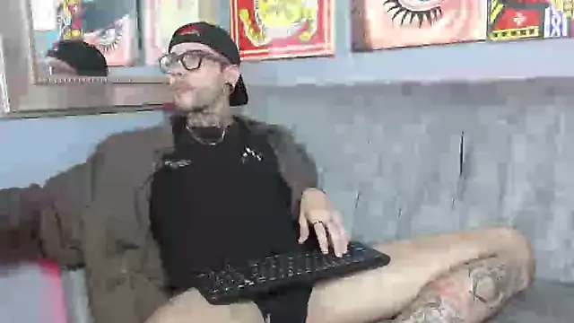 Snapshot of MurdockH chatting on September 2025 02:24:02 AM MurdockH online show from September 2025 02:24:02 AM