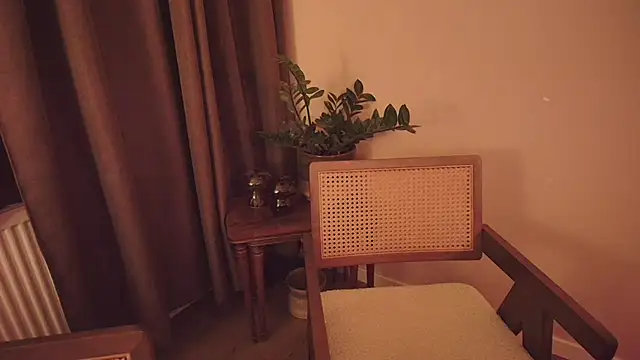 Snapshot of Nina24 chatting on October 2025 08:25:01 PM Nina24 online show from October 2025 08:25:01 PM