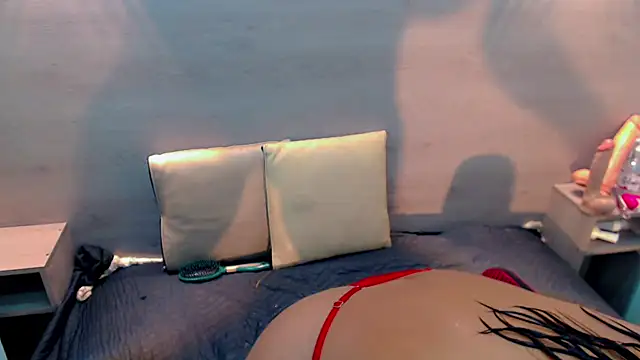 Isalombardi online show from February 2025 05:48:01 PM