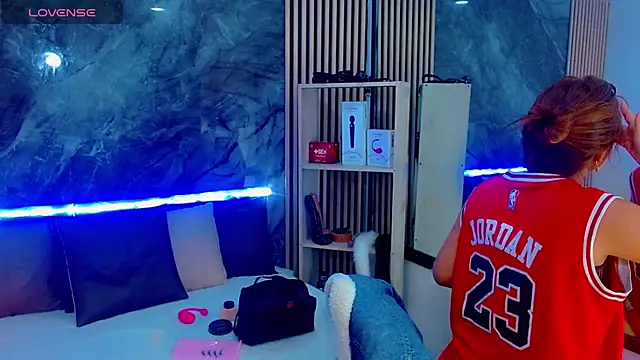 Isalombardi online show from September 2025 02:50:02 AM