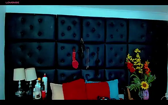 Isalombardi online show from May 2026 02:42:02 AM