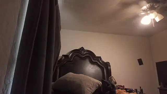subslutroyalz online show from July 2026 04:04:02 PM