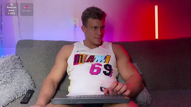 Snapshot of Adam_misti chatting on February 2025 07:52:02 PM Adam misti online show from February 2025 07:52:02 PM