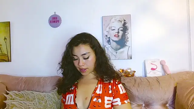 Snapshot of hinataleecs chatting on January 2025 10:32:01 AM hinataleecs online show from January 2025 10:32:01 AM