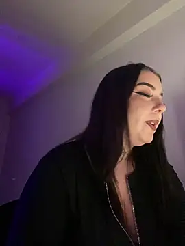 Snapshot of EmaSky chatting on November 2025 06:21:01 PM EmaSky online show from November 2025 06:21:01 PM