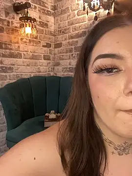 Snapshot of EmaSky chatting on November 2025 11:15:01 PM EmaSky online show from November 2025 11:15:01 PM