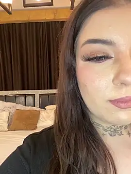 Snapshot of EmaSky chatting on November 2025 08:20:01 PM EmaSky online show from November 2025 08:20:01 PM