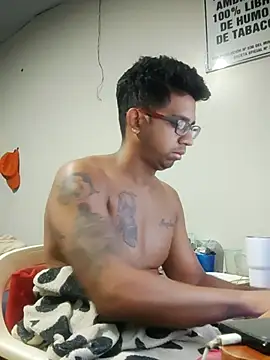 Snapshot of FitGeorge chatting on November 2025 05:17:01 AM FitGeorge online show from November 2025 05:17:01 AM