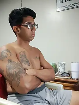 Snapshot of FitGeorge chatting on November 2025 01:47:01 AM FitGeorge online show from November 2025 01:47:01 AM