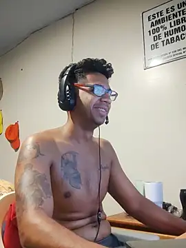 Snapshot of FitGeorge chatting on November 2025 04:55:01 AM FitGeorge online show from November 2025 04:55:01 AM