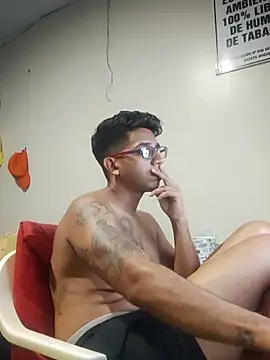 Snapshot of FitGeorge chatting on November 2025 12:11:02 AM FitGeorge online show from November 2025 12:11:02 AM