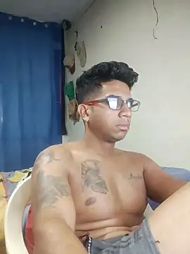 Snapshot of FitGeorge chatting on November 2025 09:28:01 PM FitGeorge online show from November 2025 09:28:01 PM