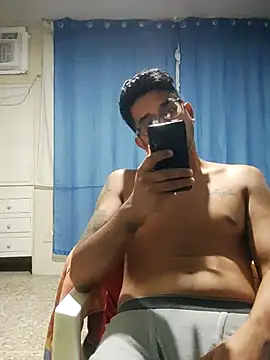 Snapshot of FitGeorge chatting on December 2025 01:15:02 AM FitGeorge online show from December 2025 01:15:02 AM