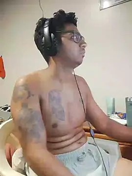 Snapshot of FitGeorge chatting on January 2026 03:22:01 AM FitGeorge online show from January 2026 03:22:01 AM