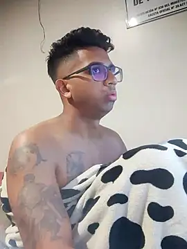 Snapshot of FitGeorge chatting on January 2026 05:13:01 AM FitGeorge online show from January 2026 05:13:01 AM