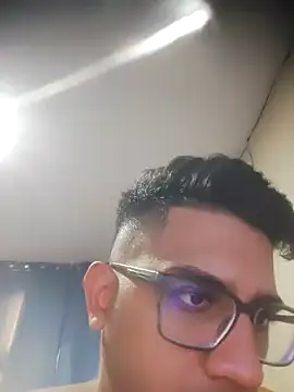 Snapshot of FitGeorge chatting on January 2026 06:57:02 PM FitGeorge online show from January 2026 06:57:02 PM