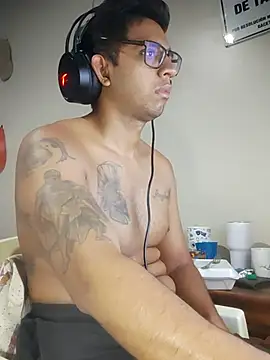 Snapshot of FitGeorge chatting on March 2026 09:52:02 PM FitGeorge online show from March 2026 09:52:02 PM