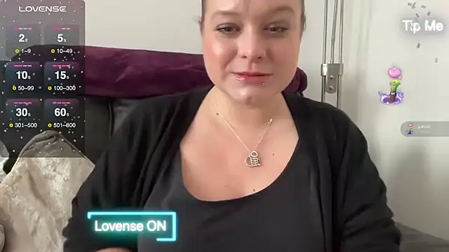 Snapshot of NaughtyWifeUK chatting on December 2024 11:22:01 AM NaughtyWifeUK online show from December 2024 11:22:01 AM