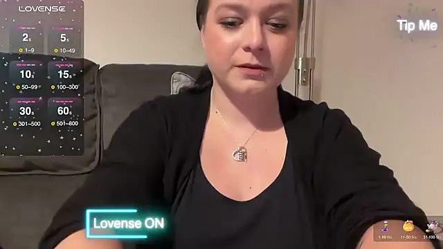 Snapshot of NaughtyWifeUK chatting on December 2024 10:19:01 PM NaughtyWifeUK online show from December 2024 10:19:01 PM