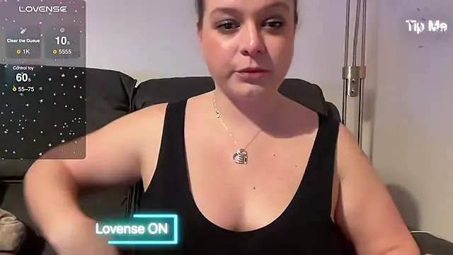 Snapshot of NaughtyWifeUK chatting on December 2024 01:47:01 AM NaughtyWifeUK online show from December 2024 01:47:01 AM