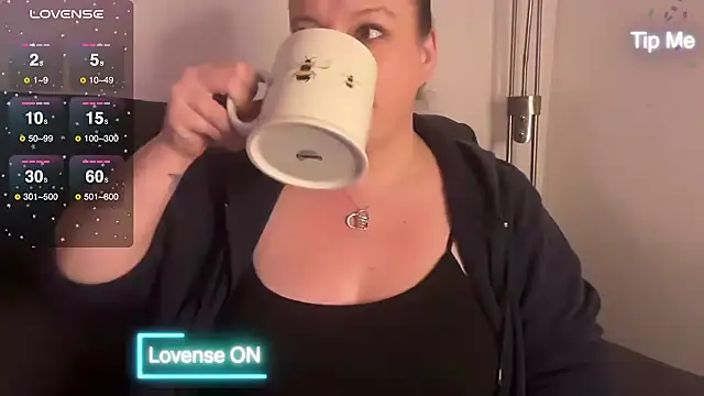 Snapshot of NaughtyWifeUK chatting on December 2024 10:02:02 PM NaughtyWifeUK online show from December 2024 10:02:02 PM