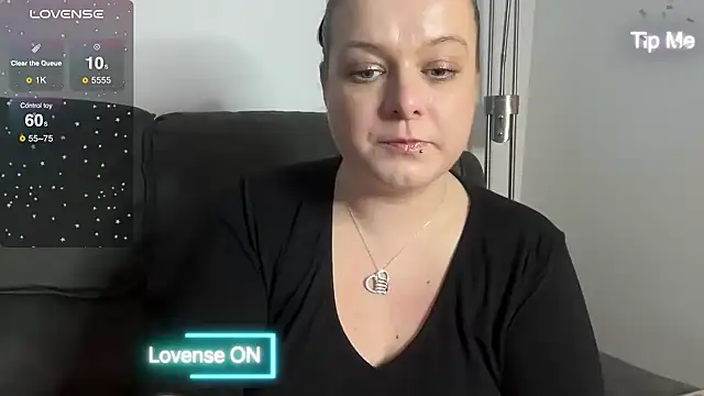 Snapshot of NaughtyWifeUK chatting on December 2024 08:43:01 PM NaughtyWifeUK online show from December 2024 08:43:01 PM