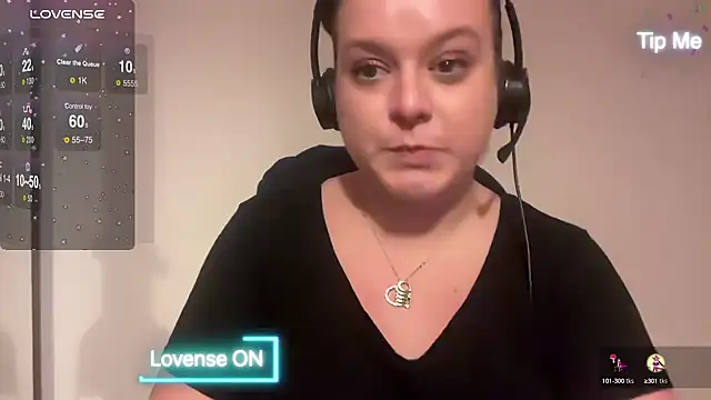 Snapshot of NaughtyWifeUK chatting on December 2024 04:19:02 PM NaughtyWifeUK online show from December 2024 04:19:02 PM