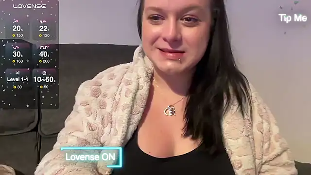 Snapshot of NaughtyWifeUK chatting on January 2025 01:15:02 AM NaughtyWifeUK online show from January 2025 01:15:02 AM