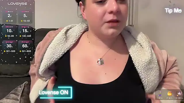 Snapshot of NaughtyWifeUK chatting on January 2025 01:21:02 AM NaughtyWifeUK online show from January 2025 01:21:02 AM