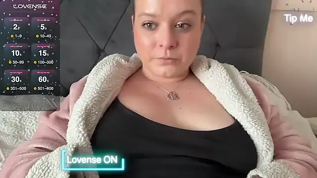 Snapshot of NaughtyWifeUK chatting on February 2025 04:04:01 PM NaughtyWifeUK online show from February 2025 04:04:01 PM