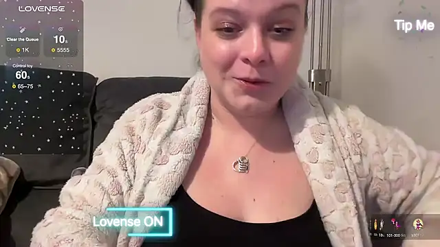 Snapshot of NaughtyWifeUK chatting on February 2025 11:52:01 PM NaughtyWifeUK online show from February 2025 11:52:01 PM