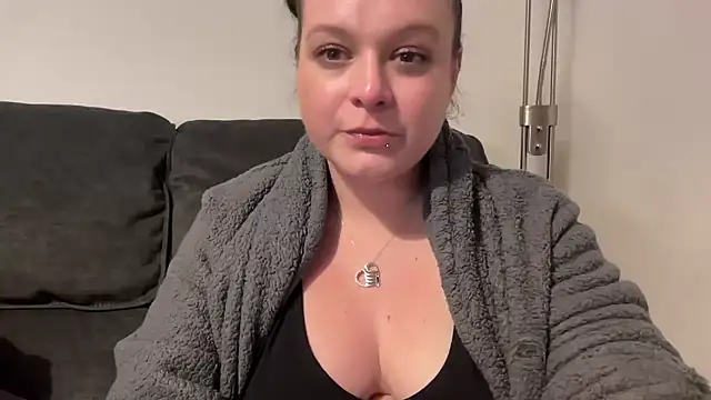 Snapshot of NaughtyWifeUK chatting on March 2025 11:59:02 PM NaughtyWifeUK online show from March 2025 11:59:02 PM