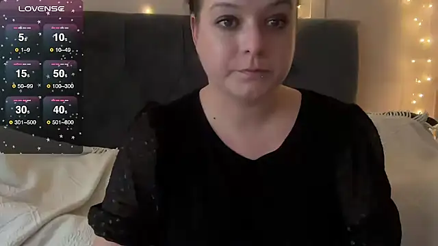 Snapshot of NaughtyWifeUK chatting on October 2025 04:18:02 PM NaughtyWifeUK online show from October 2025 04:18:02 PM