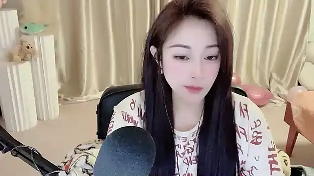 Daisy-77 online show from January 2025 06:07:01 PM