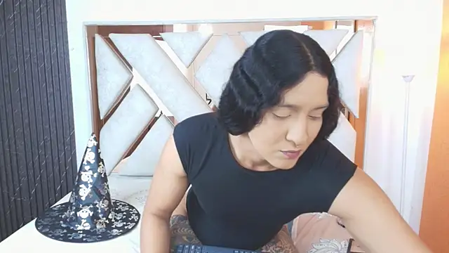 Snapshot of Alison_Chan_ chatting on October 2025 04:19:02 PM Alison Chan online show from October 2025 04:19:02 PM