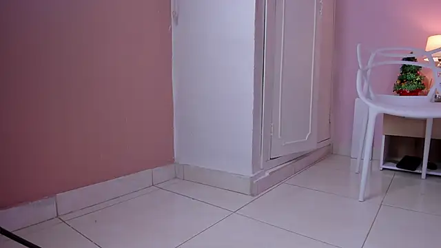 Snapshot of _bianca_18 chatting on December 2024 02:44:01 PM bianca 18 online show from December 2024 02:44:01 PM